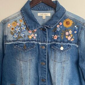 Linda Anderson Embroidered Floral Denim Button Front Jacket with Raw Hems. Large